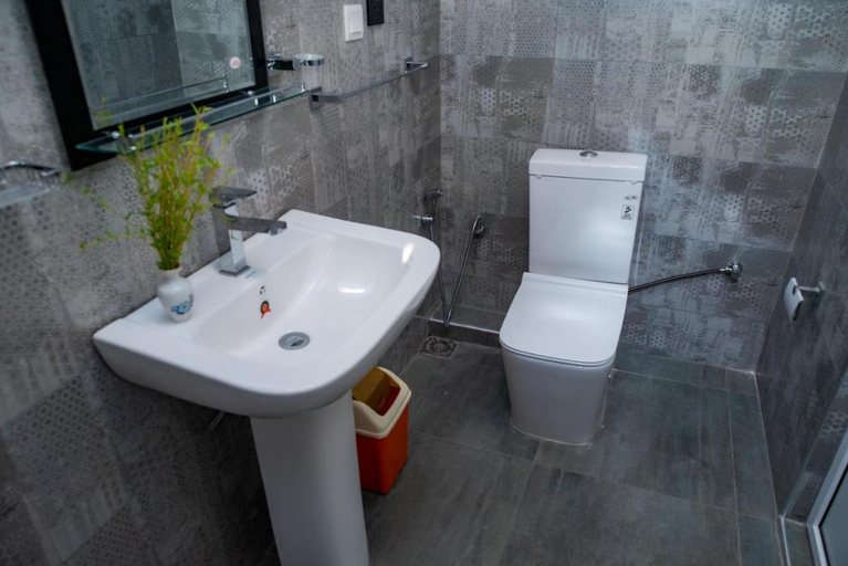 Bathroom 3, Sky Edge Homestay, K.F.G. & G. Korale