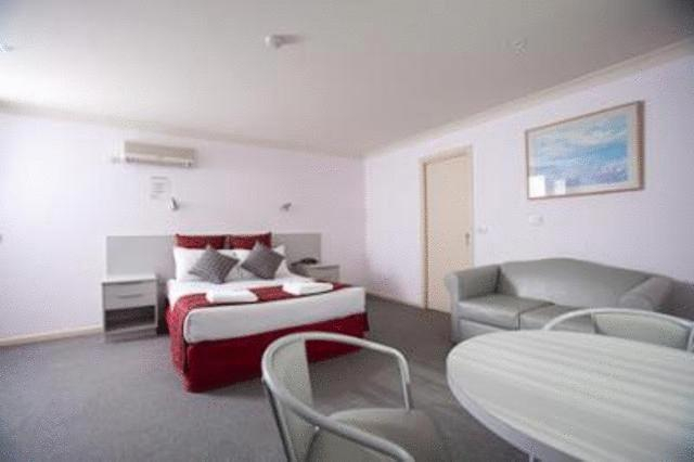 Bedroom 3, Hume Villa Motor Inn UNDER NEW MANAGEMENT, Melbourne