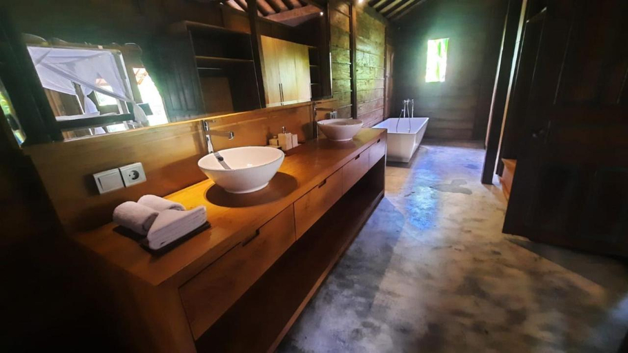 Bathroom, Le Petit Leon, Buleleng