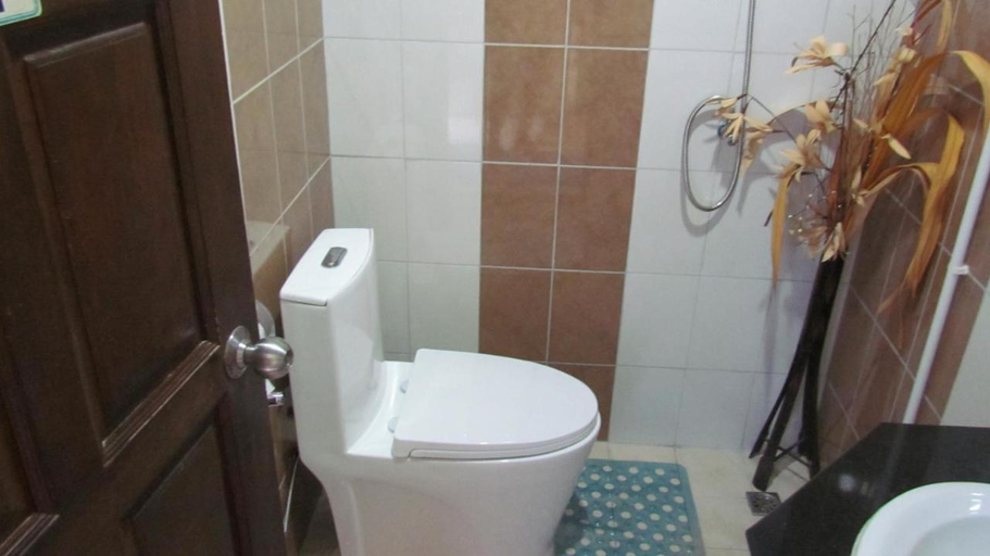 Bathroom 3, La piccola Patong, Phuket Island