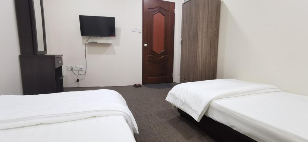 Bedroom 3, 90372 Greybirds Hostel, Putatan