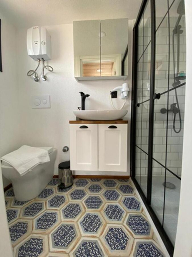 Bathroom 5, Lavira Tiny House Village, Milas