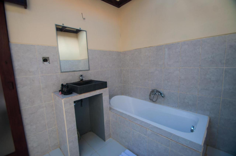 Bathroom 3, Kampuak Cottages, Klungkung