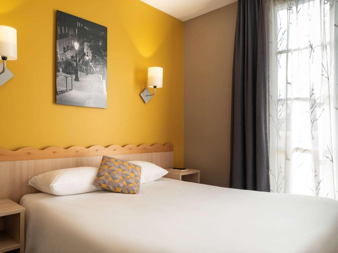 Bedroom 3, Aparthotel Adagio Val d'Europe near Disneyland Paris, Seine-et-Marne