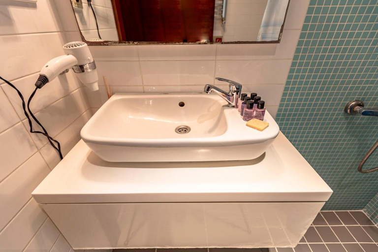 Bathroom 4, Stanpolihostel, Fatih