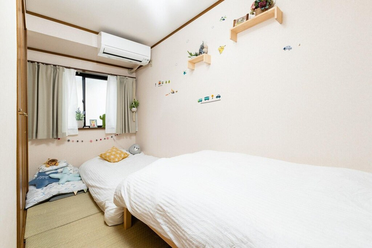 Bedroom 4, Pokemon-3 mins walk to Station, Namba 11 mins, Osaka