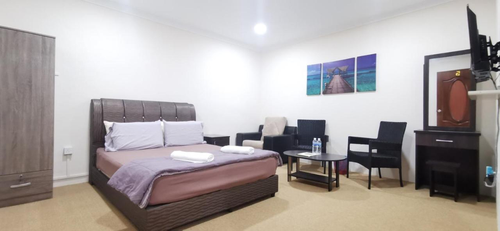Bedroom 2, 90372 Greybirds Hostel, Putatan