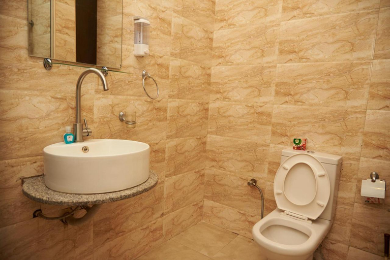 Bathroom 4, MayFair Hotel Maitama Abuja, Bwari