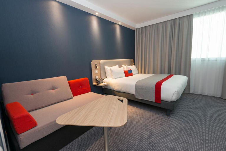 Bedroom 4, Holiday Inn Express PARIS - VELIZY by IHG, Yvelines
