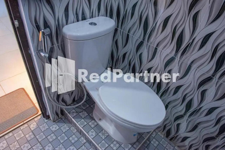 Bathroom 3, Hotel Rai Palopo Exclusive Syariah Mitra RedDoorz, Palopo