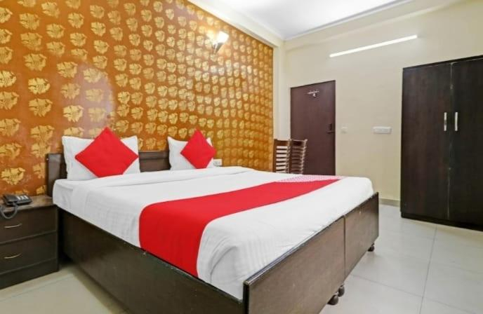 Bedroom 5, Hotel Global Inn, Amritsar