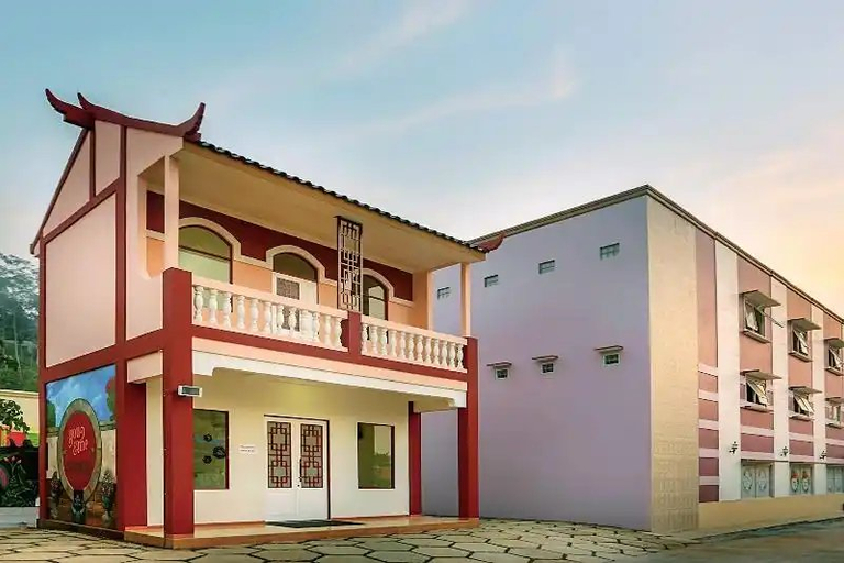 Exterior & Views