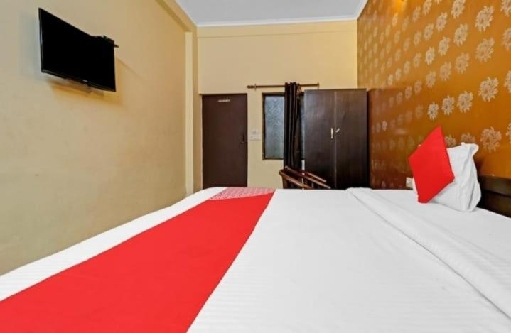 Bedroom 3, Hotel Global Inn, Amritsar
