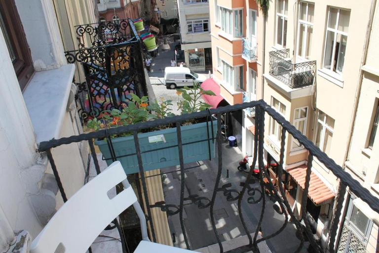 Others 3, Hotel Promise, Beyoğlu