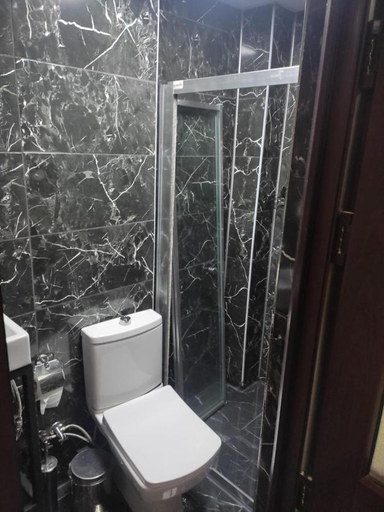 Bathroom 2, Hotel Promise, Beyoğlu