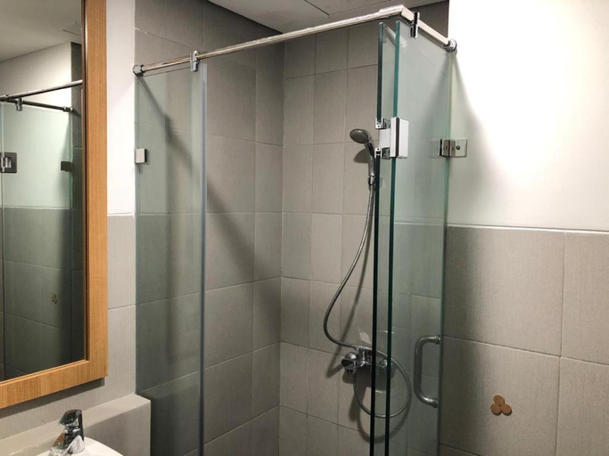 Bathroom 4, Brand New Studio Room at Bintaro Icon Apartment, Tangerang Selatan