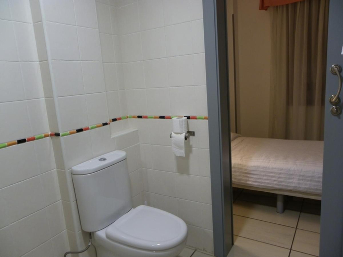 Bathroom 2, Hostal Sierra, Madrid