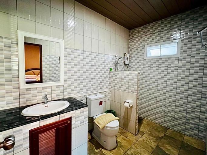 Bathroom 3, Benwadee Resort, Bang Lamung