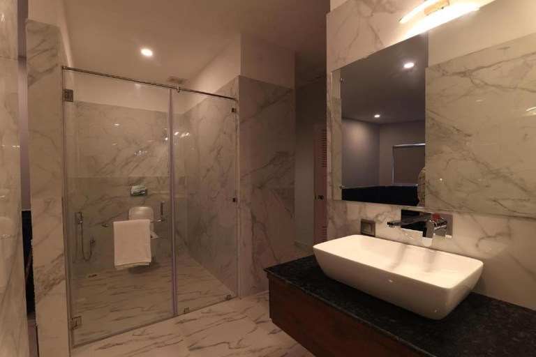 Bathroom 5, Seven Hills Hotel, Puri