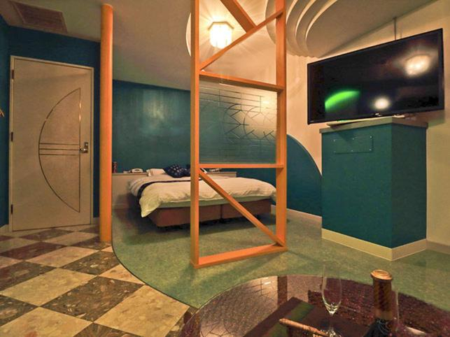 Others 3, Hotel Sen (Love Hotel), Mizumaki