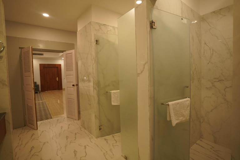 Bathroom 5, Seven Hills Hotel, Puri