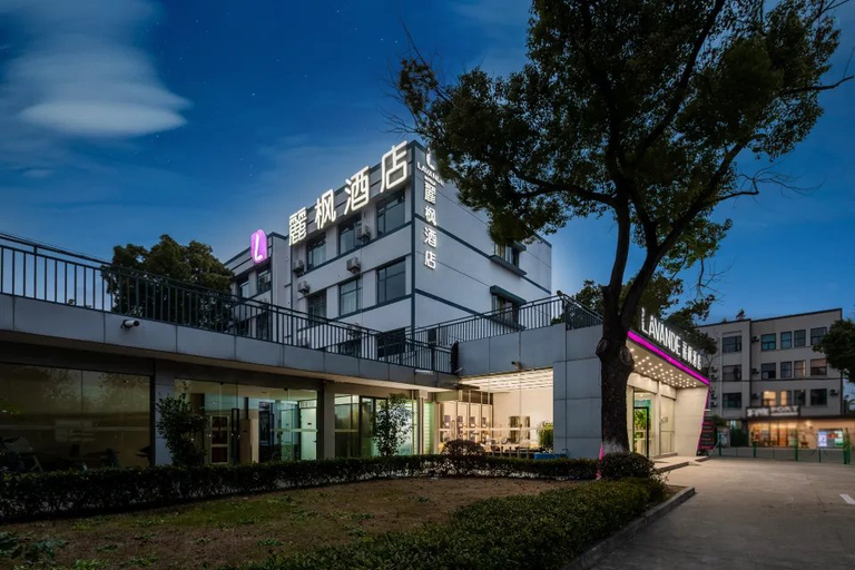 Exterior & Views