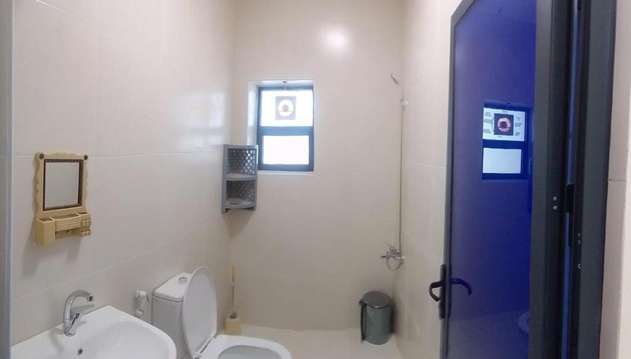 Bathroom 3, Durrat Al Israa Residence, Um El-Basatien