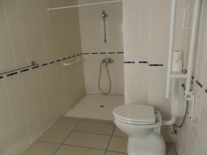 Bathroom 4, Hostal Sierra, Madrid