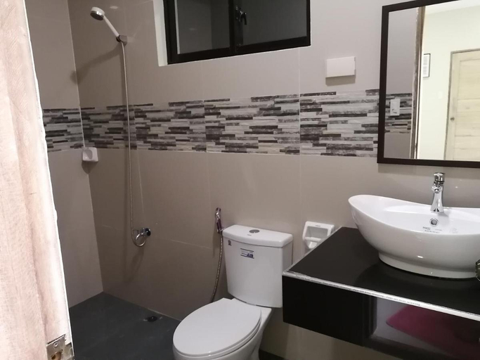Bathroom 3, Sierra Casas Hotel, Peñaranda