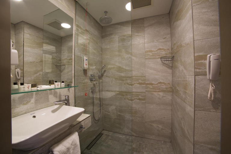 Bathroom 4, The Tango Hotel Istanbul, Şişli