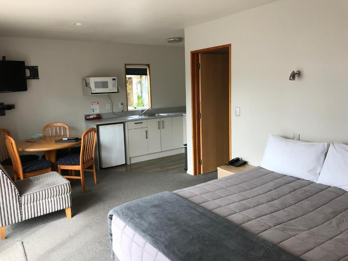 Bedroom 2, Jade Court Motel, Westland