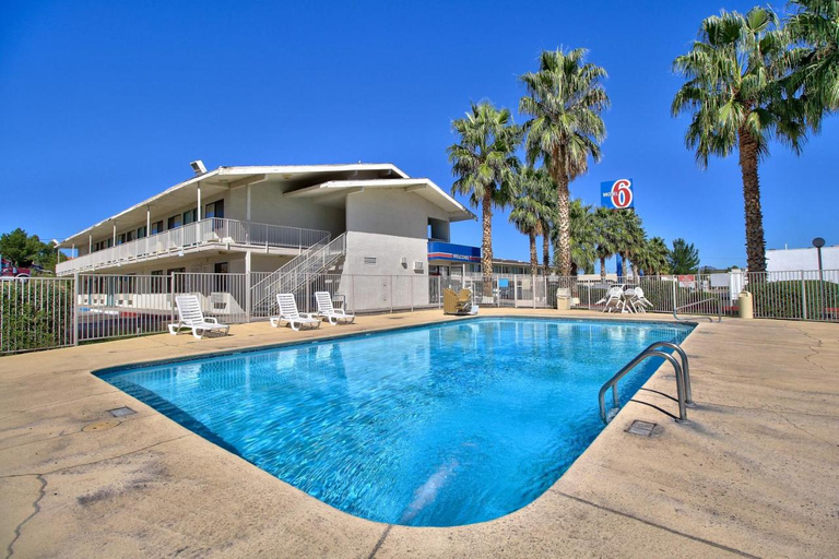 Sport & Beauty 5, Motel 6 Nogales, AZ - Mariposa Road, Santa Cruz