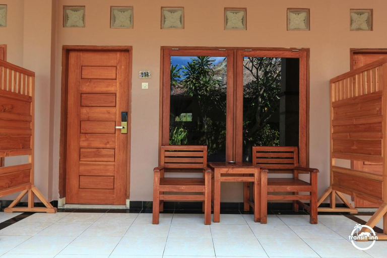 Others, Transit Hotel, Lombok