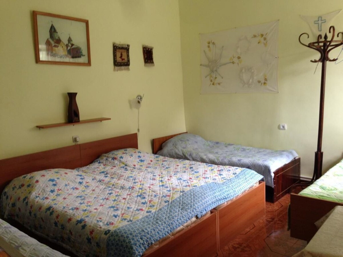 Bedroom 2, IRIS mini hotel