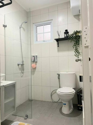 Bathroom, Chesya's Guesthouse BSD City, Tangerang Selatan