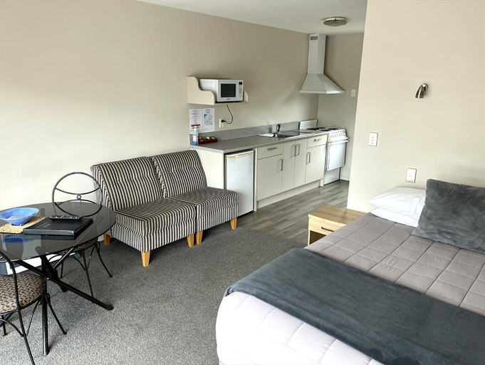 Others 5, Jade Court Motel, Westland