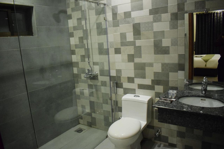 Bathroom 4, GRAND MILLENNIUM HOTEL LAHORE, Lahore