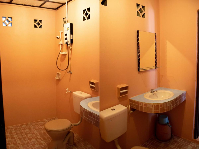 Bathroom 4, BUSHMAN TIOMAN, Mersing
