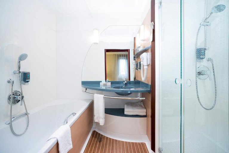 Bathroom 4, B&B HOTEL Paris Nord 18eme, Seine-Saint-Denis