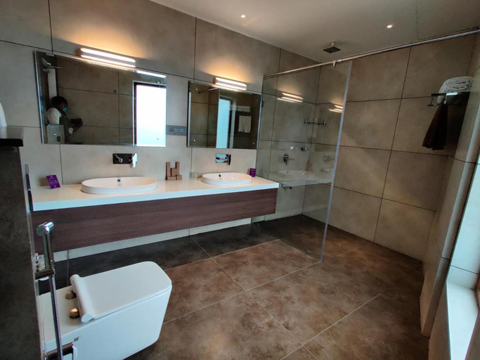 Bathroom 3, Florida Airport Hotel Kochi, Ernakulam