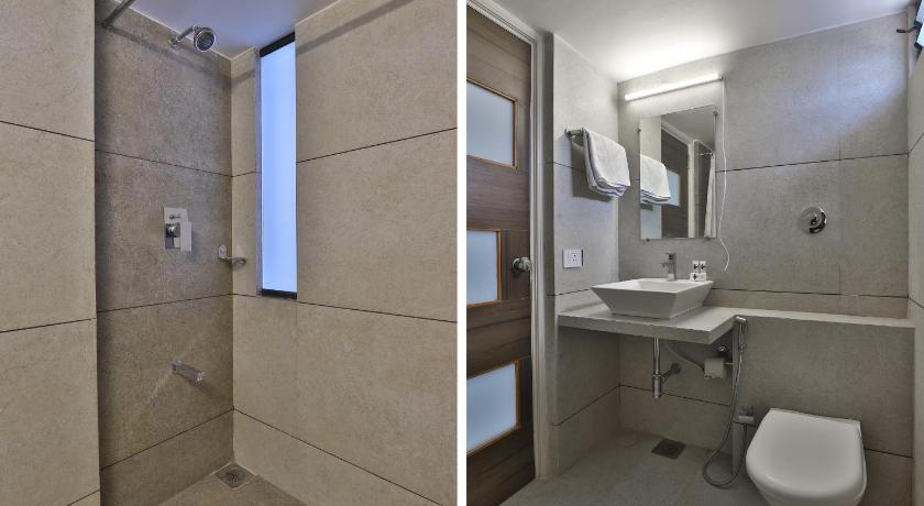 Bathroom 2, Fabhotel Panchsheel, Vadodara