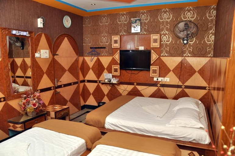 Bedroom 4, Hotel Shri Swarna's Palace, Tiruchirappalli