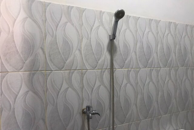 Bathroom 5, OYO 92603 Lidya Homestay, West Manggarai