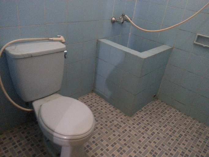 Bathroom, Villa Kota Bunga Gladiol, Cianjur