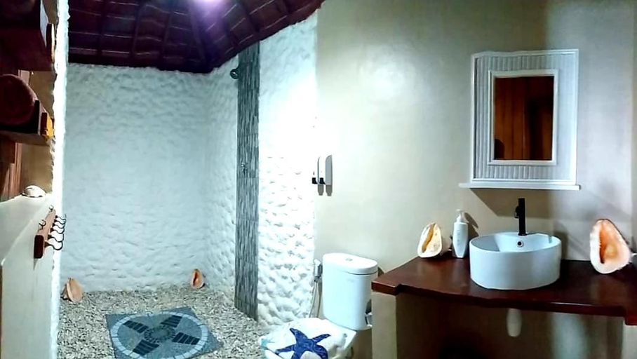 Bathroom 5, Nini's Beach Bungalows, Bulukumba