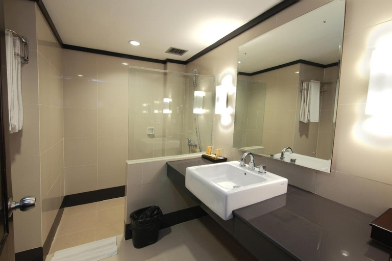 Bathroom 4, Hotel Pangeran Beach, Padang