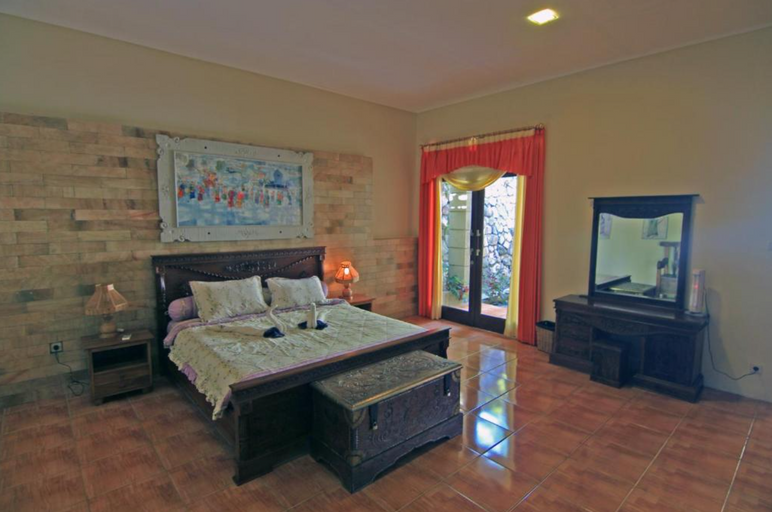 Superb family friendly villa with pool and only 500 metres from beach, Lombok