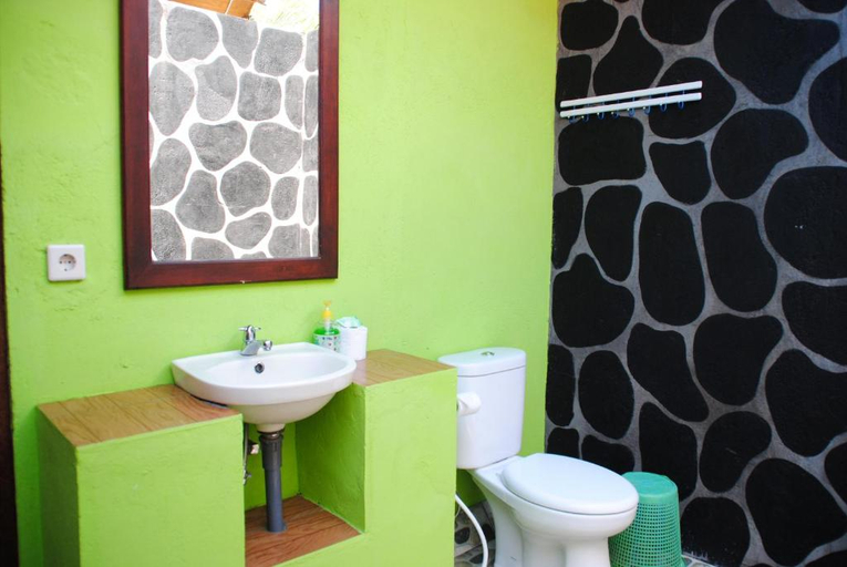 Bathroom, Kubu Sari Guest House, Buleleng