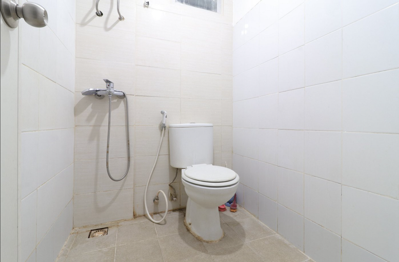 Bathroom 5, Apartemen The Suites Metro by Sultan Property, Bandung