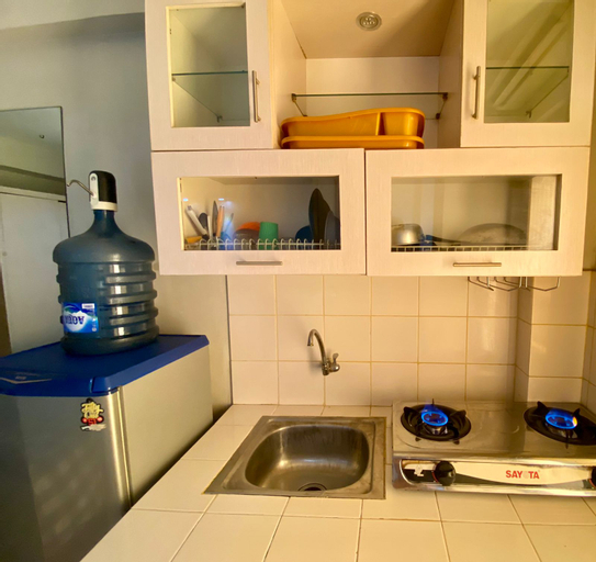 Dining Room, Apartemen Lagoon Betos Bekasi Timur By GOODROOM, Bekasi